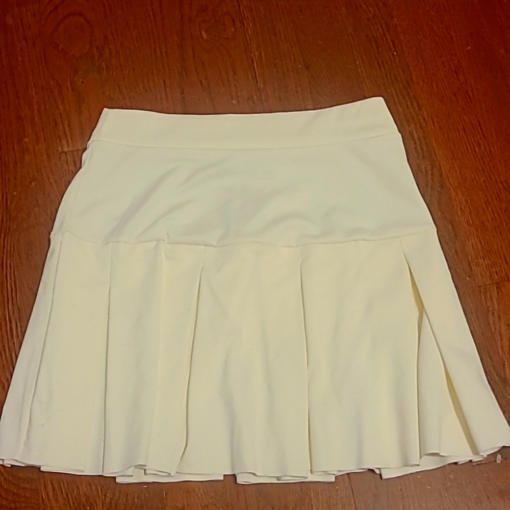 White pleated mini skirt
